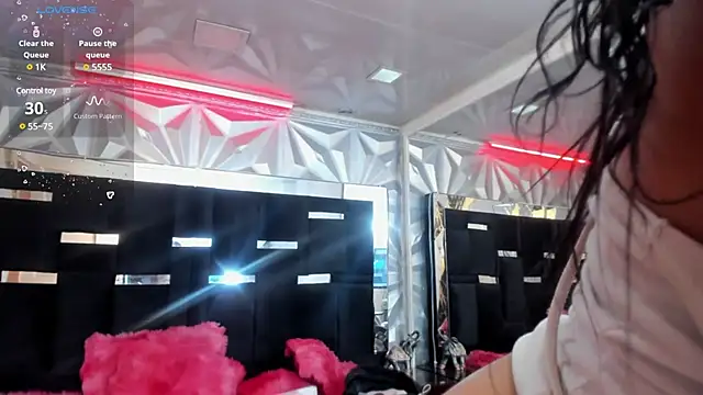 Snapshot of Shelley-Hack chatting on March 1, 4:11 pm Shelley-Hack online show from March 1, 4:11 pm