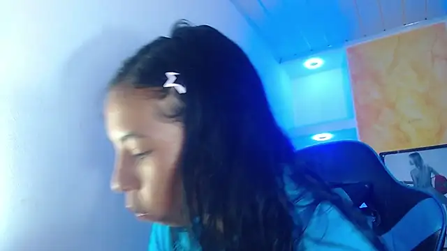 Snapshot of Miss_sparkle00 chatting on October 14, 4:24 am Miss sparkle00 online show from October 14, 4:24 am