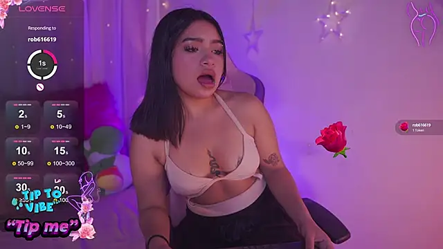 Snapshot of emma_soffia_ chatting on February 1, 7:13 pm emma soffia online show from February 1, 7:13 pm