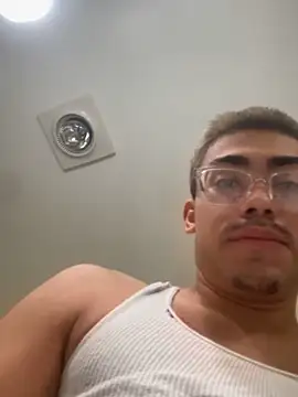 Snapshot of Daddywick chatting on November 10, 12:37 pm Daddywick online show from November 10, 12:37 pm