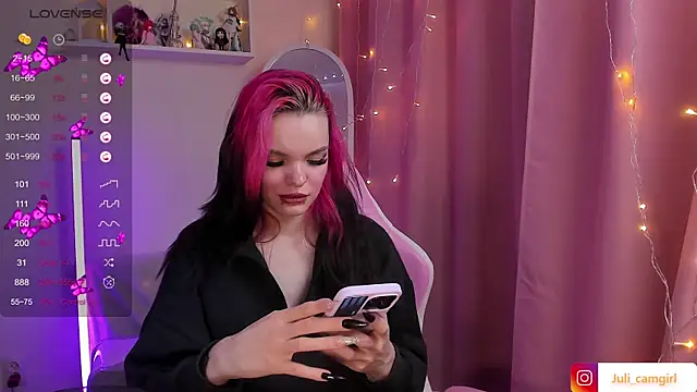 Snapshot of Frau_Juli chatting on January 22, 9:43 pm Frau Juli online show from January 22, 9:43 pm
