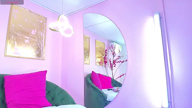 Snapshot of scarlette69 chatting on October 18, 7:25 pm scarlette69 online show from October 18, 7:25 pm