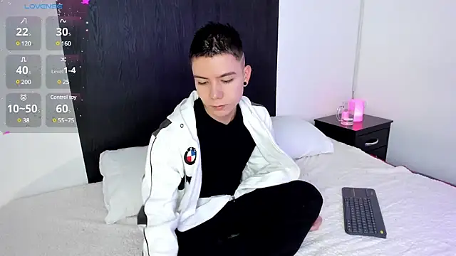 alanblack1 online show from January 30, 12:37 pm