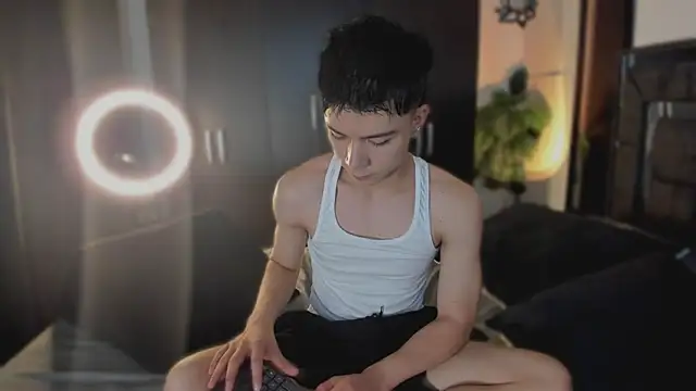 alanblack1 online show from March 30, 9:38 pm