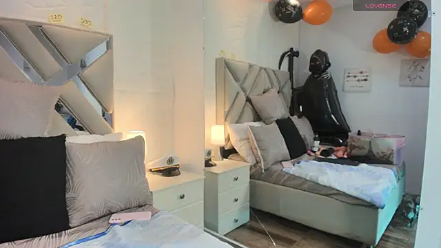 raquell moore online show from October 15, 12:16 pm