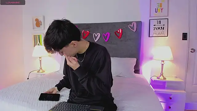 ethan and ava online show from February 25, 1:39 pm