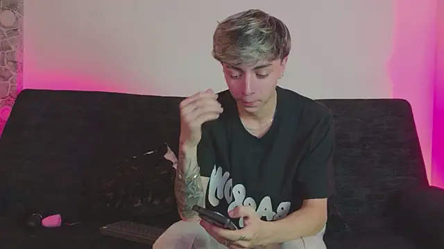 ethan and ava online show from May 16, 2:41 am