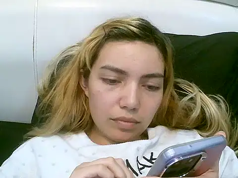 VittoriaTaylor online show from October 17, 7:05 pm