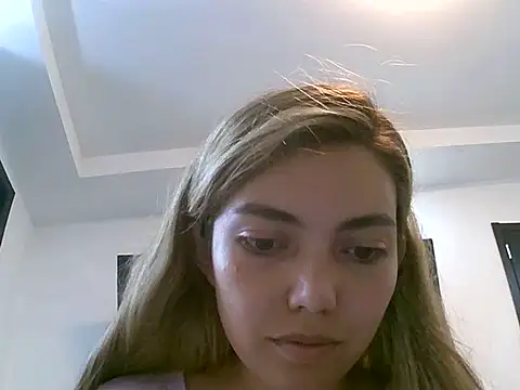 VittoriaTaylor online show from April 27, 10:30 pm