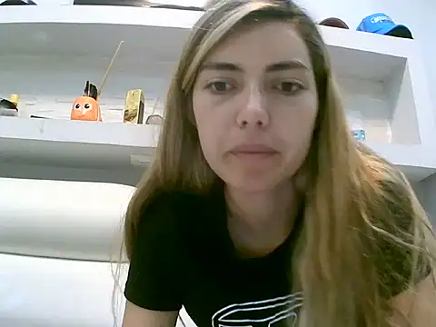 VittoriaTaylor online show from May 2, 1:43 am