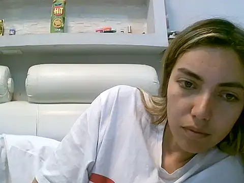 VittoriaTaylor online show from May 7, 10:59 pm