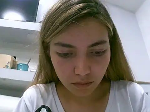 VittoriaTaylor online show from May 16, 3:47 am