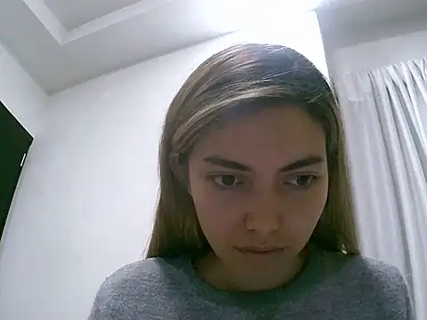 VittoriaTaylor online show from May 22, 1:13 am