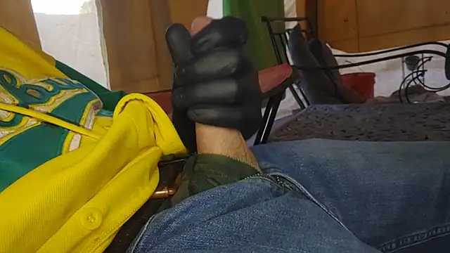 bwcbeat83 online show from December 4, 11:46 pm