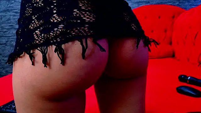 SelenaNoir online show from November 12, 6:03 am