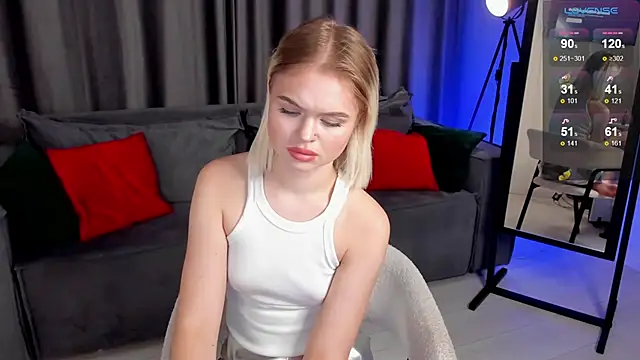Snapshot of MilaFink chatting on February 9, 1:35 pm MilaFink online show from February 9, 1:35 pm