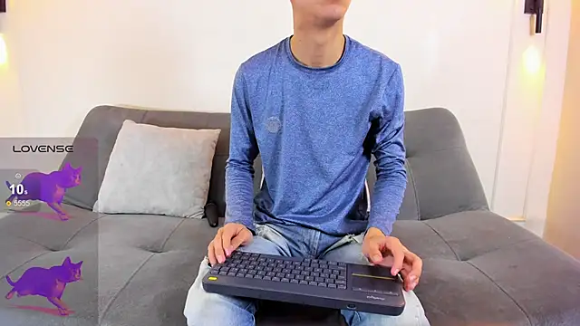 Snapshot of Cum_hunters chatting on February 20, 3:25 am Cum hunters online show from February 20, 3:25 am