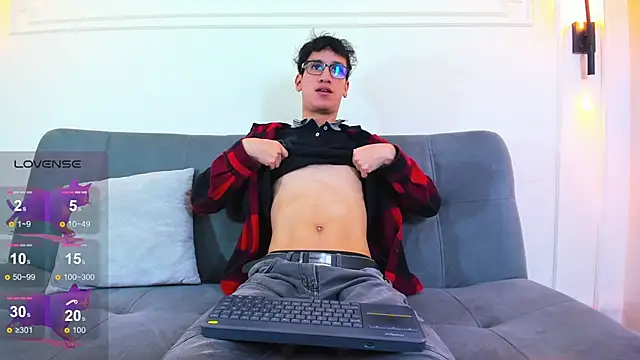 Snapshot of Cum_hunters chatting on March 6, 3:25 am Cum hunters online show from March 6, 3:25 am