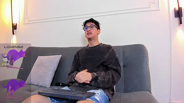 Snapshot of Cum_hunters chatting on March 12, 3:12 am Cum hunters online show from March 12, 3:12 am