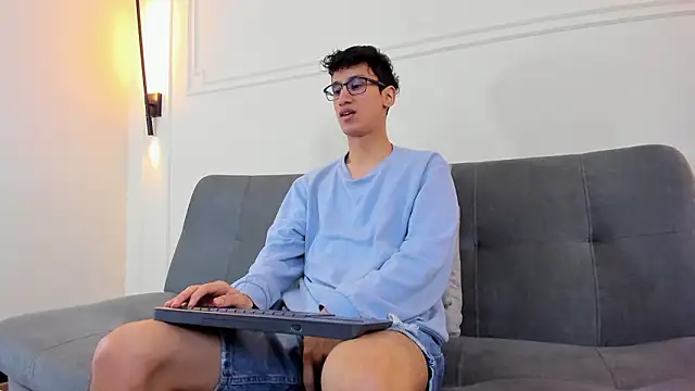 Snapshot of Cum_hunters chatting on March 21, 3:11 am Cum hunters online show from March 21, 3:11 am