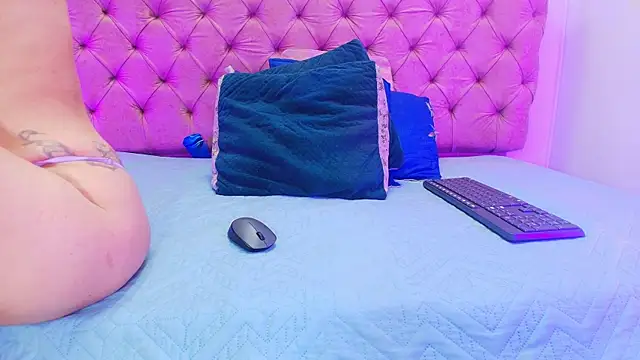 Auroraa miller online show from September 18, 11:56 am