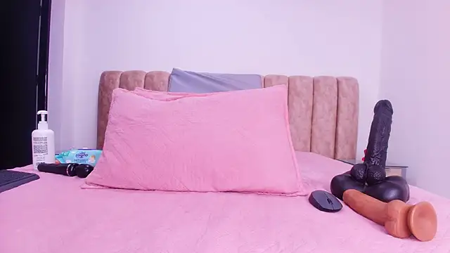 Auroraa miller online show from November 27, 11:56 am