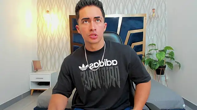 Snapshot of Brad_Summer chatting on January 20, 6:21 pm Brad Summer online show from January 20, 6:21 pm