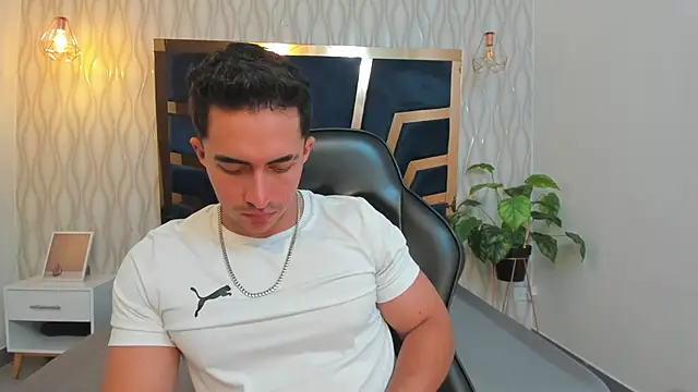 Snapshot of Brad_Summer chatting on January 22, 5:28 pm Brad Summer online show from January 22, 5:28 pm