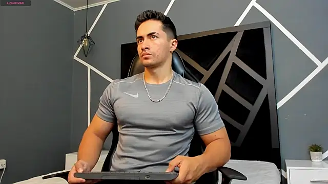 Snapshot of Brad_Summer chatting on February 3, 5:14 pm Brad Summer online show from February 3, 5:14 pm