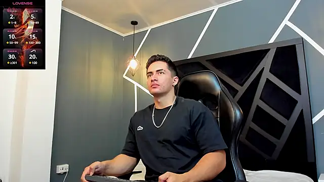 Snapshot of Brad_Summer chatting on February 4, 5:23 pm Brad Summer online show from February 4, 5:23 pm