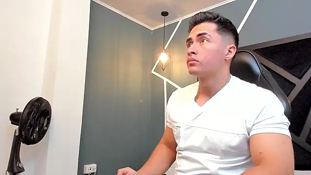 Snapshot of Brad_Summer chatting on February 7, 5:18 pm Brad Summer online show from February 7, 5:18 pm