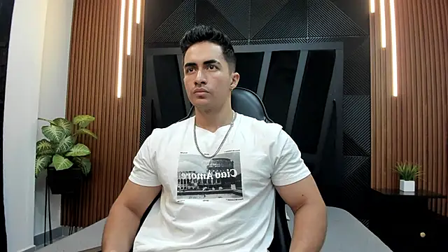 Snapshot of Brad_Summer chatting on February 11, 5:50 pm Brad Summer online show from February 11, 5:50 pm