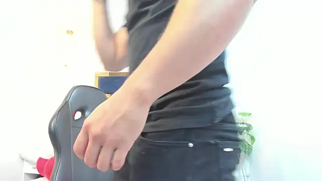 Snapshot of Brad_Summer chatting on February 15, 12:15 am Brad Summer online show from February 15, 12:15 am