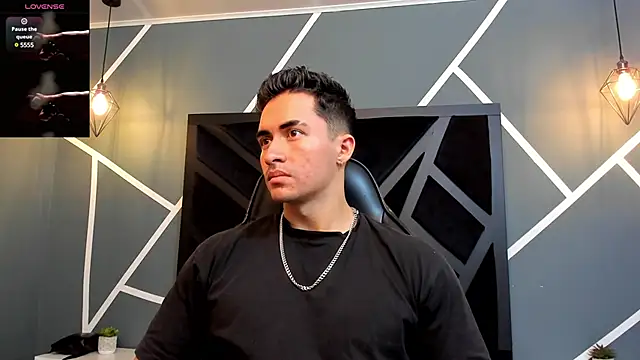 Snapshot of Brad_Summer chatting on February 19, 5:16 pm Brad Summer online show from February 19, 5:16 pm