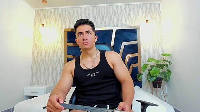 Snapshot of Brad_Summer chatting on February 24, 5:20 pm Brad Summer online show from February 24, 5:20 pm