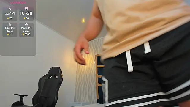 Snapshot of Brad_Summer chatting on March 6, 12:32 am Brad Summer online show from March 6, 12:32 am