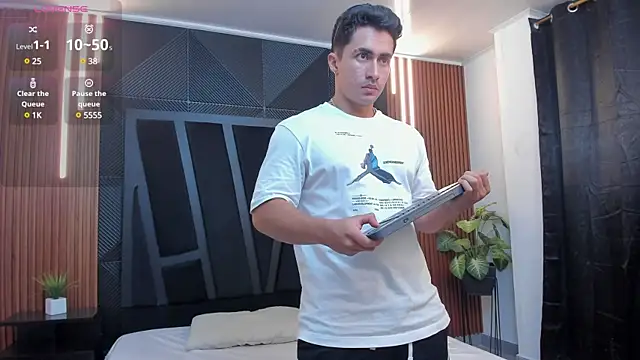 Snapshot of Brad_Summer chatting on March 7, 12:15 am Brad Summer online show from March 7, 12:15 am