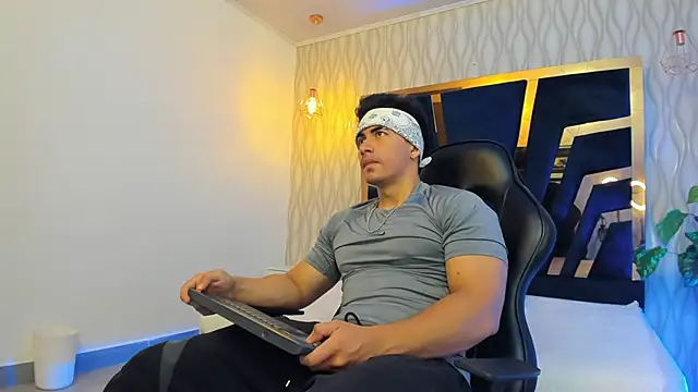 Snapshot of Brad_Summer chatting on March 7, 5:28 pm Brad Summer online show from March 7, 5:28 pm