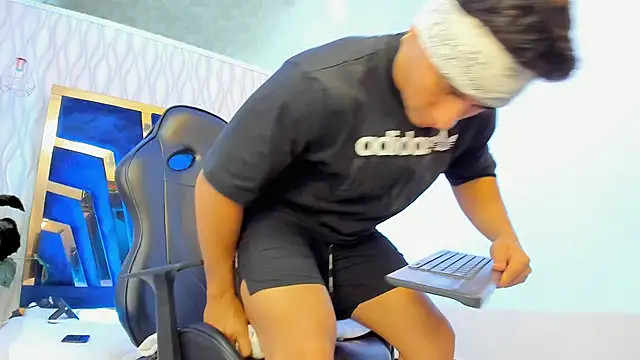 Snapshot of Brad_Summer chatting on March 10, 2:17 am Brad Summer online show from March 10, 2:17 am