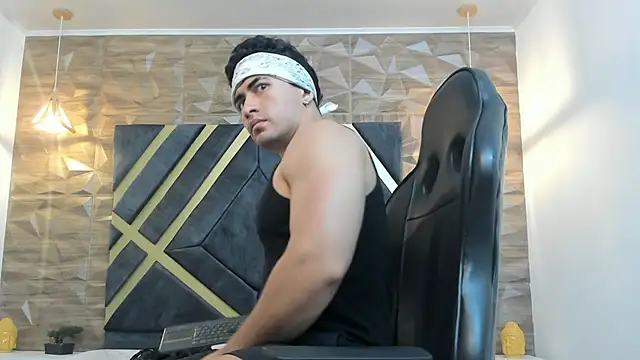 Snapshot of Brad_Summer chatting on March 10, 5:29 pm Brad Summer online show from March 10, 5:29 pm