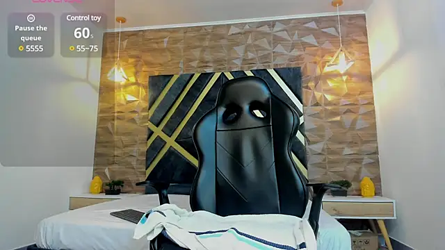 Snapshot of Brad_Summer chatting on March 12, 12:42 am Brad Summer online show from March 12, 12:42 am