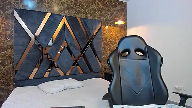 Snapshot of Brad_Summer chatting on March 15, 12:25 am Brad Summer online show from March 15, 12:25 am