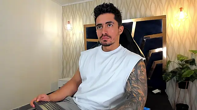 Snapshot of Brad_Summer chatting on September 16, 5:25 pm Brad Summer online show from September 16, 5:25 pm