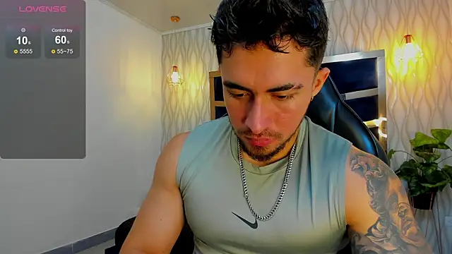 Snapshot of Brad_Summer chatting on October 1, 5:19 pm Brad Summer online show from October 1, 5:19 pm