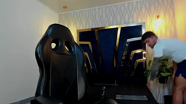 Snapshot of Brad_Summer chatting on October 7, 5:21 pm Brad Summer online show from October 7, 5:21 pm