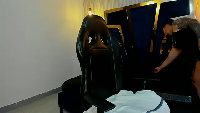 Snapshot of Brad_Summer chatting on October 10, 5:23 pm Brad Summer online show from October 10, 5:23 pm