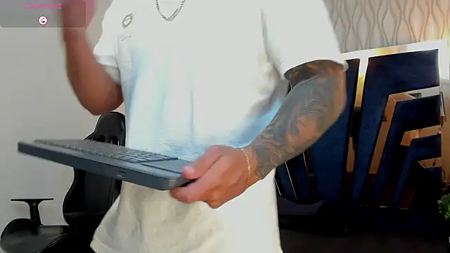 Snapshot of Brad_Summer chatting on October 16, 5:14 pm Brad Summer online show from October 16, 5:14 pm