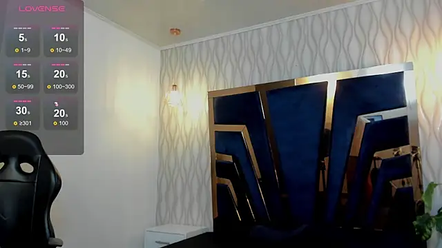 Snapshot of Brad_Summer chatting on October 17, 5:15 pm Brad Summer online show from October 17, 5:15 pm