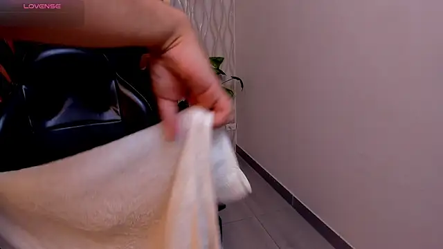 Snapshot of Brad_Summer chatting on October 23, 5:12 pm Brad Summer online show from October 23, 5:12 pm