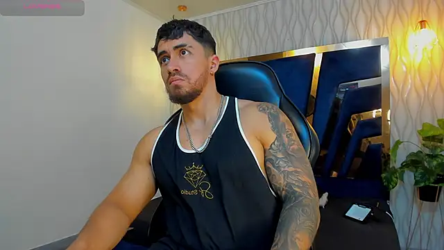 Snapshot of Brad_Summer chatting on November 1, 5:15 pm Brad Summer online show from November 1, 5:15 pm